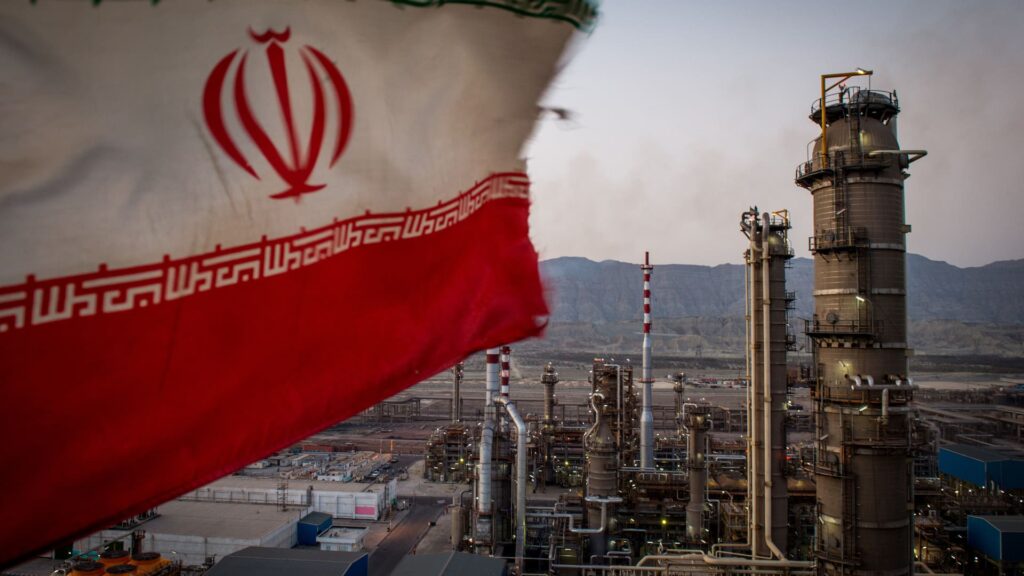 Trump says countries that buy Iran oil will barred from U.S. business