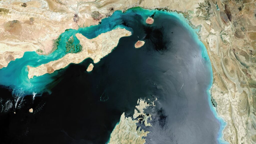 U.S. calls on China to prevent Iran from closing Strait of Hormuz
